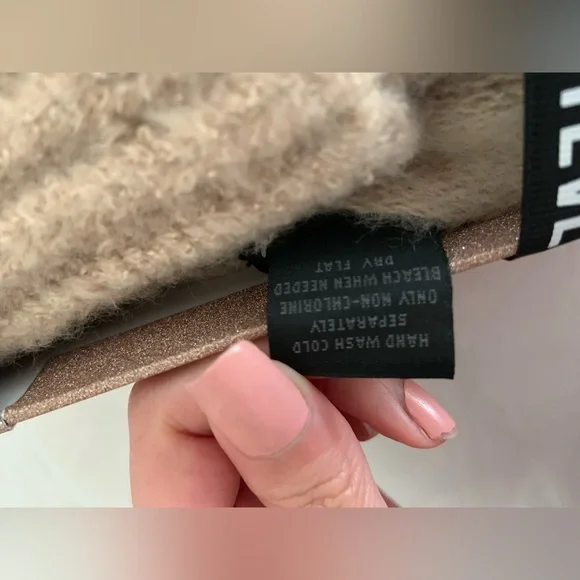 BRAND NEW Steve Madden beanie scarf set - Picture 7 of 9